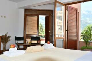 Гостевой дом So rooms city centre Будва Трехместный номер с террасой-3